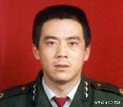 无间道？山西警察中队长抢运钞车<strong></p>
<p>比特币价格今日行情</strong>，被同事百发子弹乱枪击毙