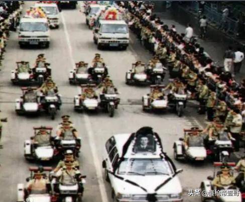 无间道？山西警察中队长抢运钞车<strong></p>
<p>比特币价格今日行情</strong>，被同事百发子弹乱枪击毙