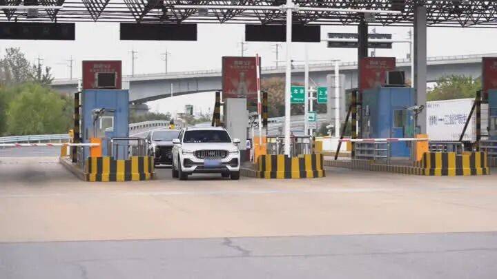 扬州一女子刷短视频惹祸：偷偷去银行取了6万现金<strong></p>
<p>比特币价格今日行情</strong>，结果……