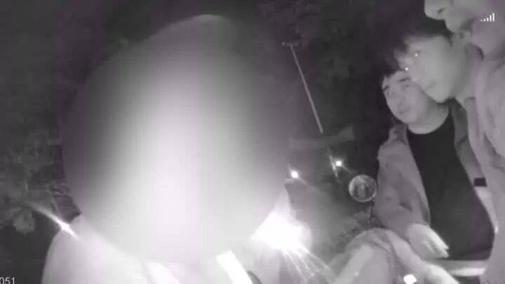 扬州一女子刷短视频惹祸：偷偷去银行取了6万现金<strong></p>
<p>比特币价格今日行情</strong>，结果……