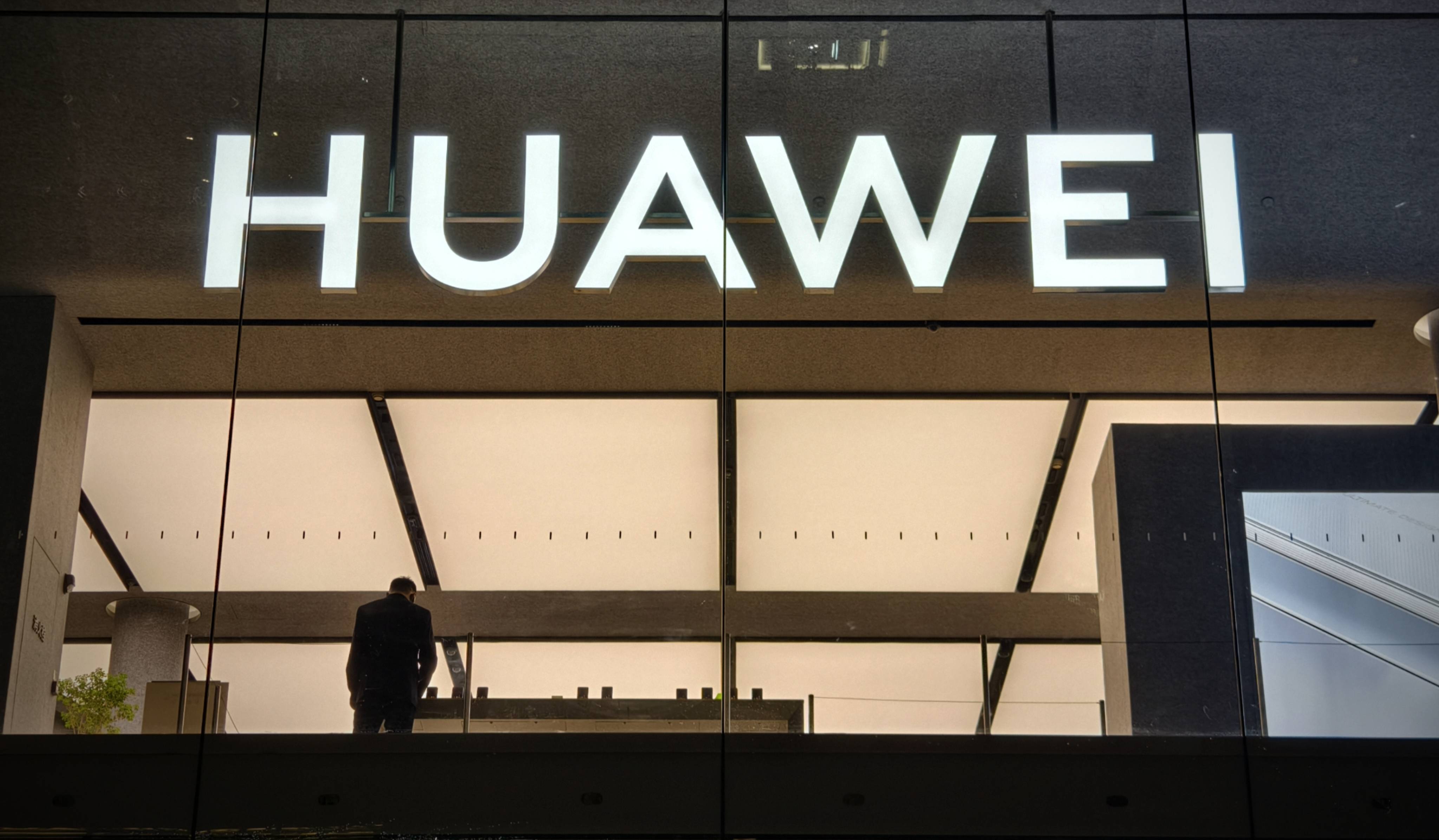 独家｜华为Mate80首批备货30万台左右<strong></p>
<p>比特币行情</strong>，渠道商称“定价很有魄力”