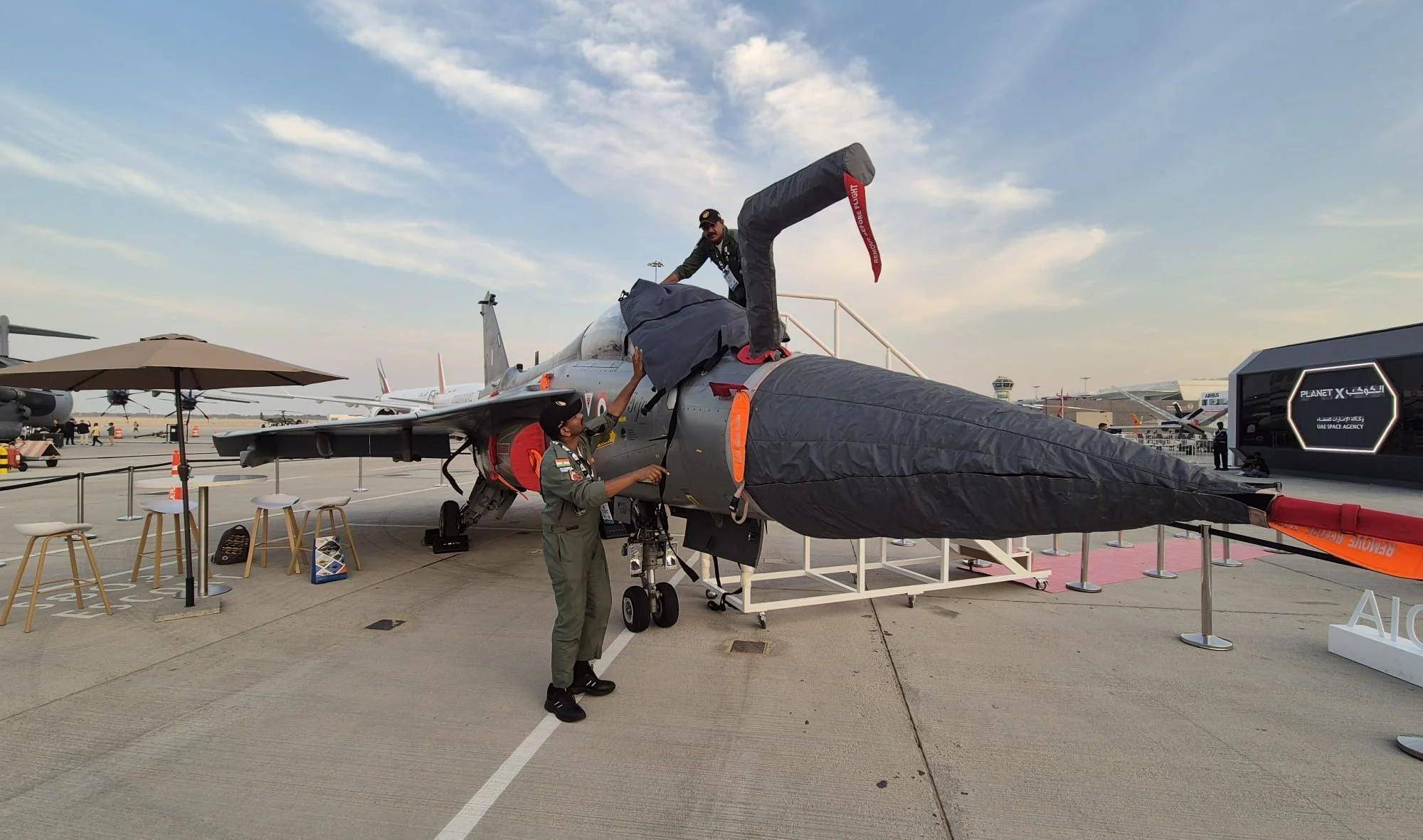 印度光辉坠机<strong></p>
<p>比特币行情</strong>，美印爆发吵架，破口大骂发动机后，美军献上加油机