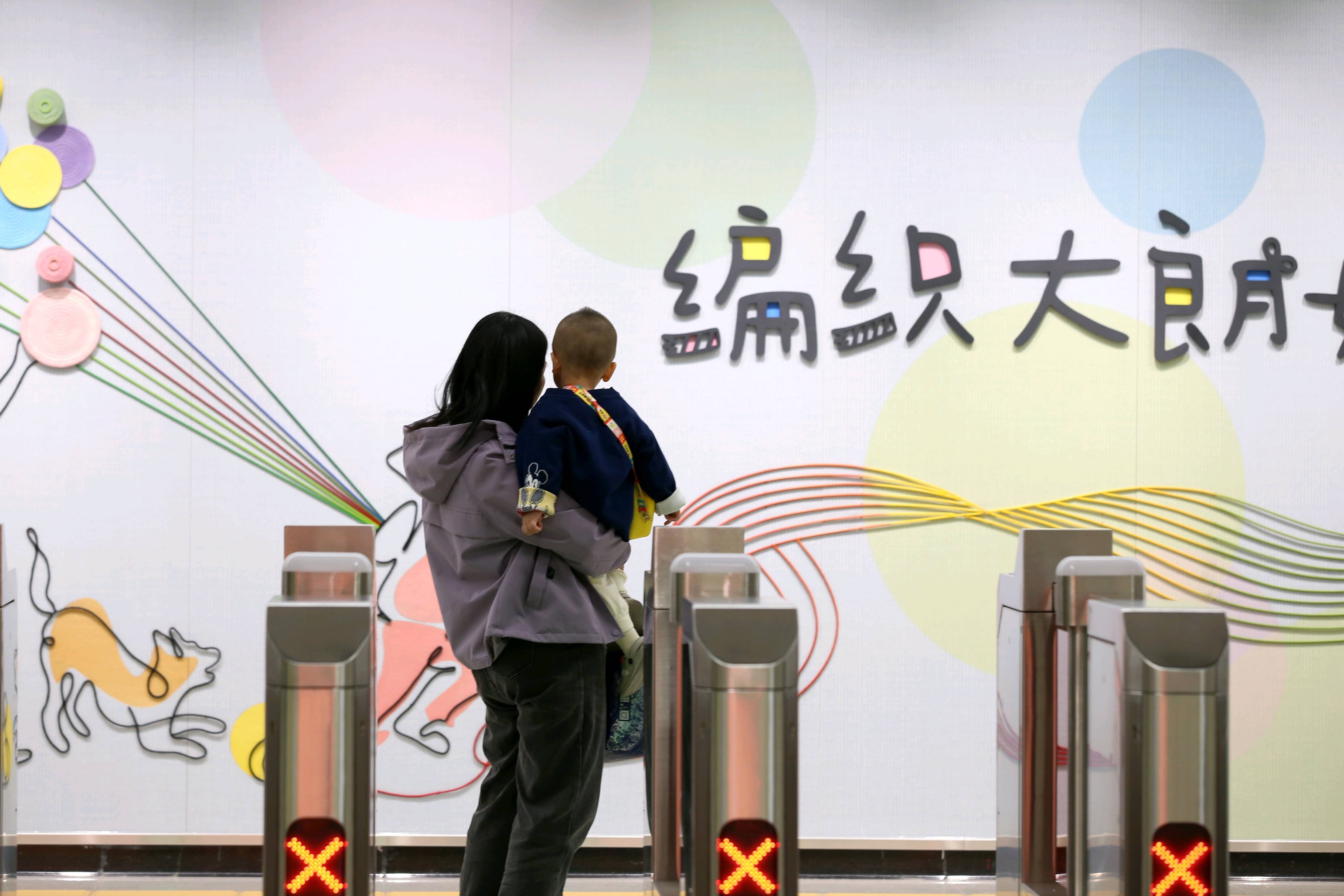 东莞地铁1号线试乘首日<strong></p>
<p>比特币最新价格行情</strong>，大朗4站“沸腾”了