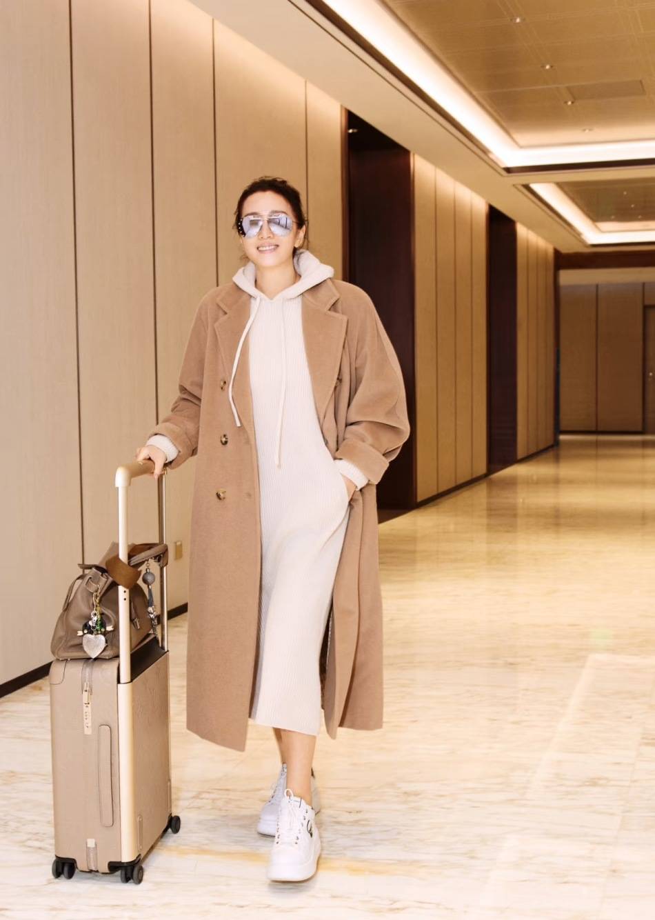 巩俐、梅姨、高圆圆...Power女性冬天少不了一件驼色大衣<strong></p>
<p>比特币最新价格行情</strong>！