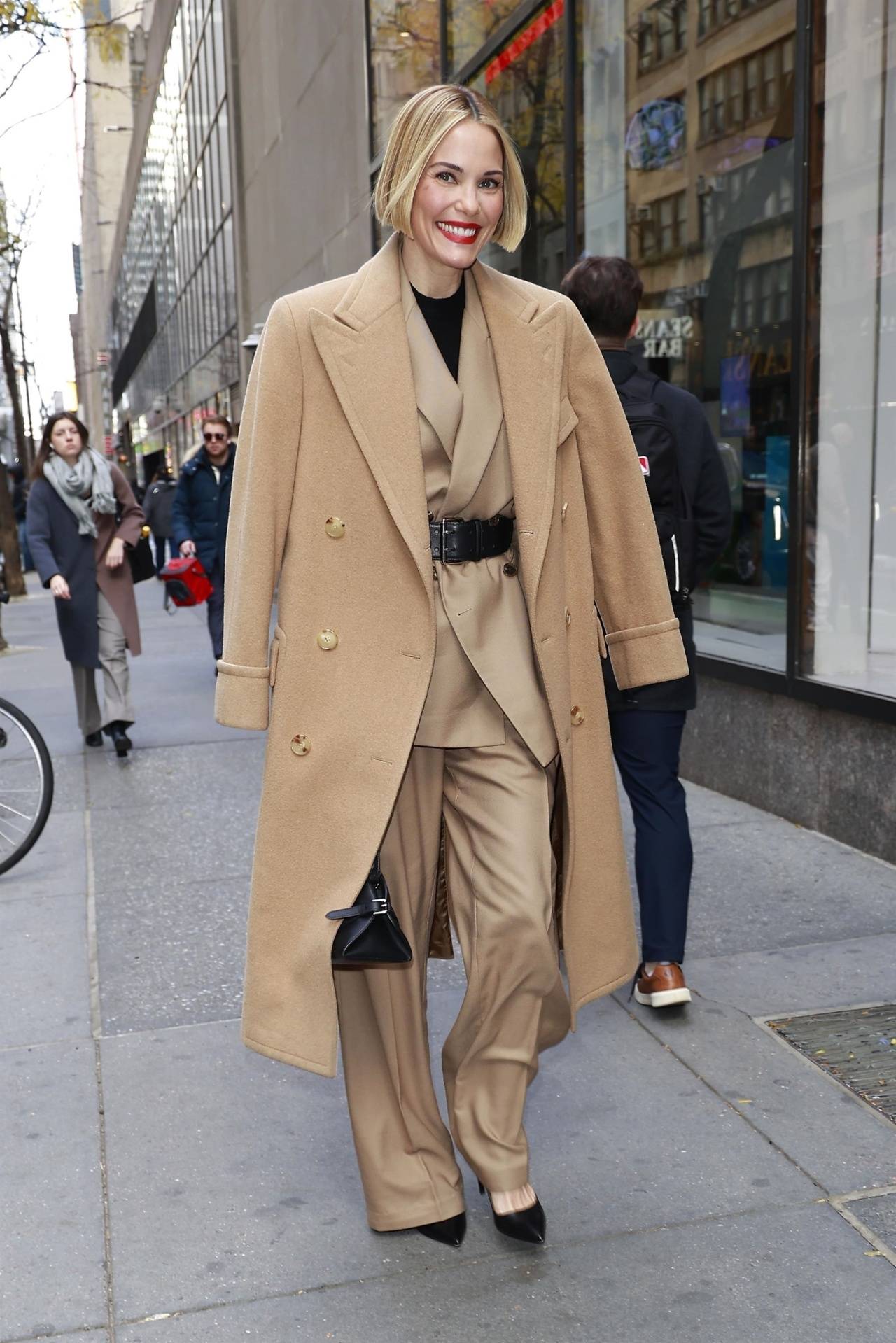 巩俐、梅姨、高圆圆...Power女性冬天少不了一件驼色大衣<strong></p>
<p>比特币最新价格行情</strong>！