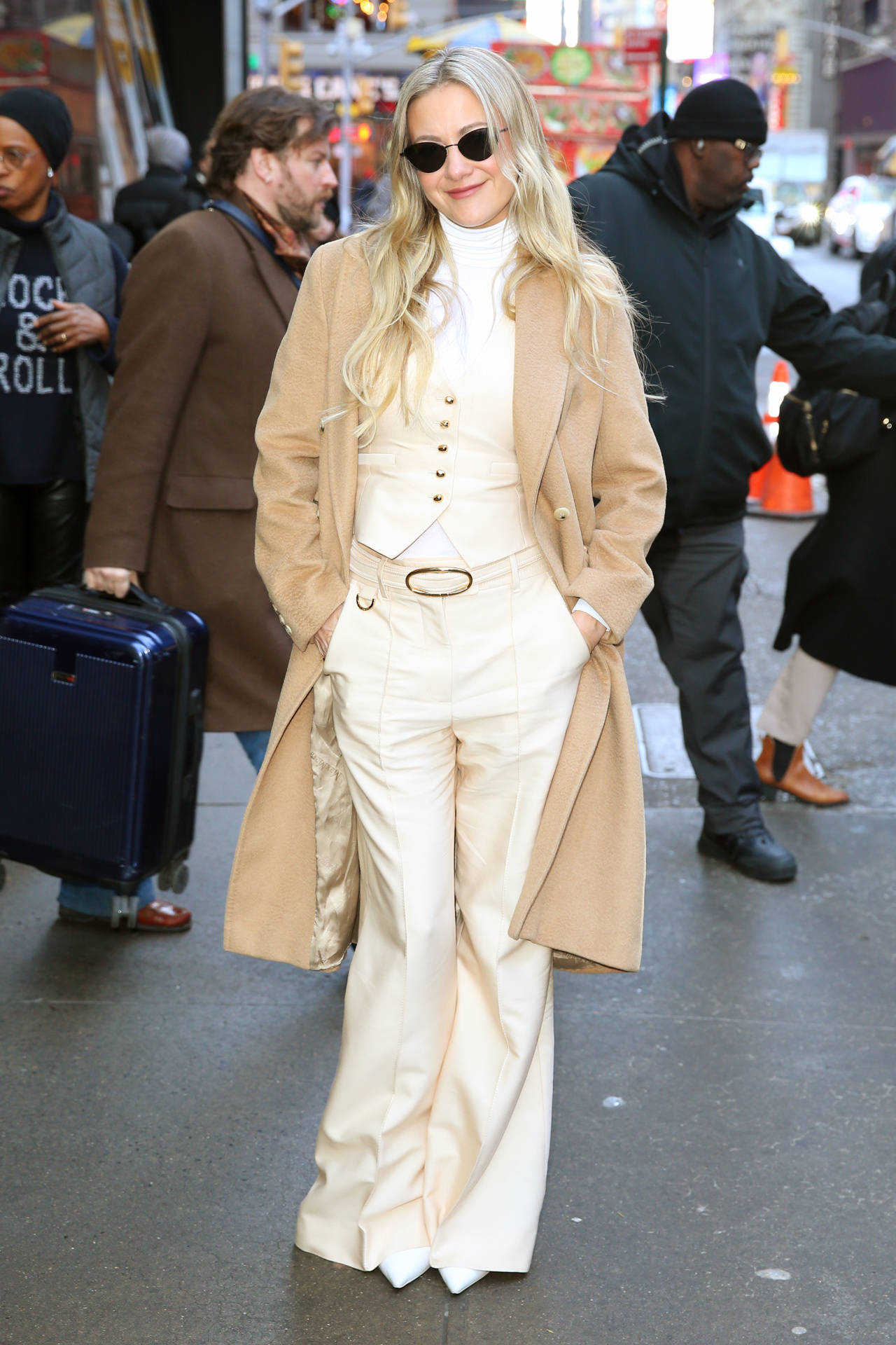 巩俐、梅姨、高圆圆...Power女性冬天少不了一件驼色大衣<strong></p>
<p>比特币最新价格行情</strong>！