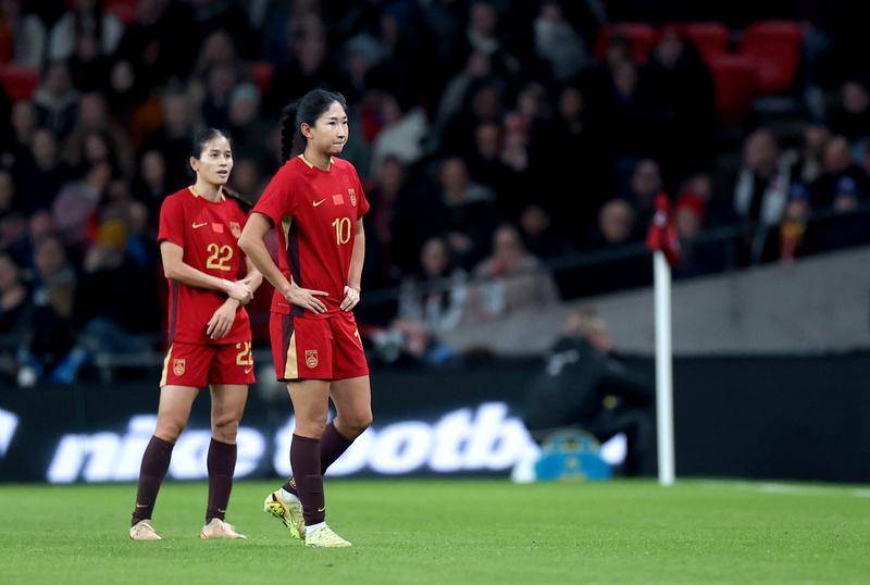 0-8惨败！黄健翔：中国女足与强队最大差距就是身体条件