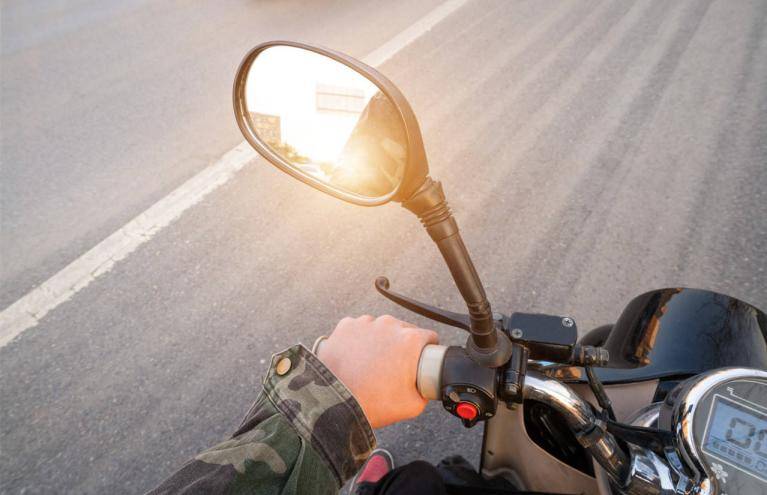 交付8万辆却蒸发5000亿市值<strong></p>
<p>比特币是什么东西</strong>，雷军“抄底”小米能否对抗空头？