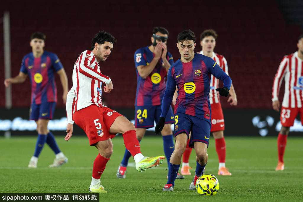 西甲-拉菲尼亚破门奥尔莫建功 莱万丢点巴萨3-1逆转马竞