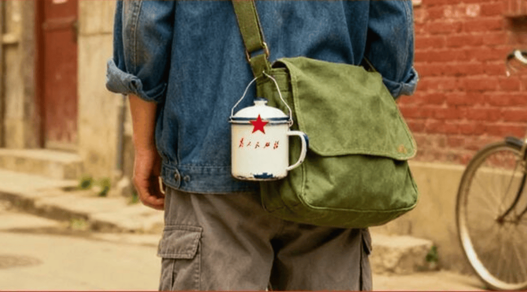 “50块帆布包配3000块包挂”<strong></p>
<p>一个比特币要挖多久</strong>，时髦年轻人背半个身家出门