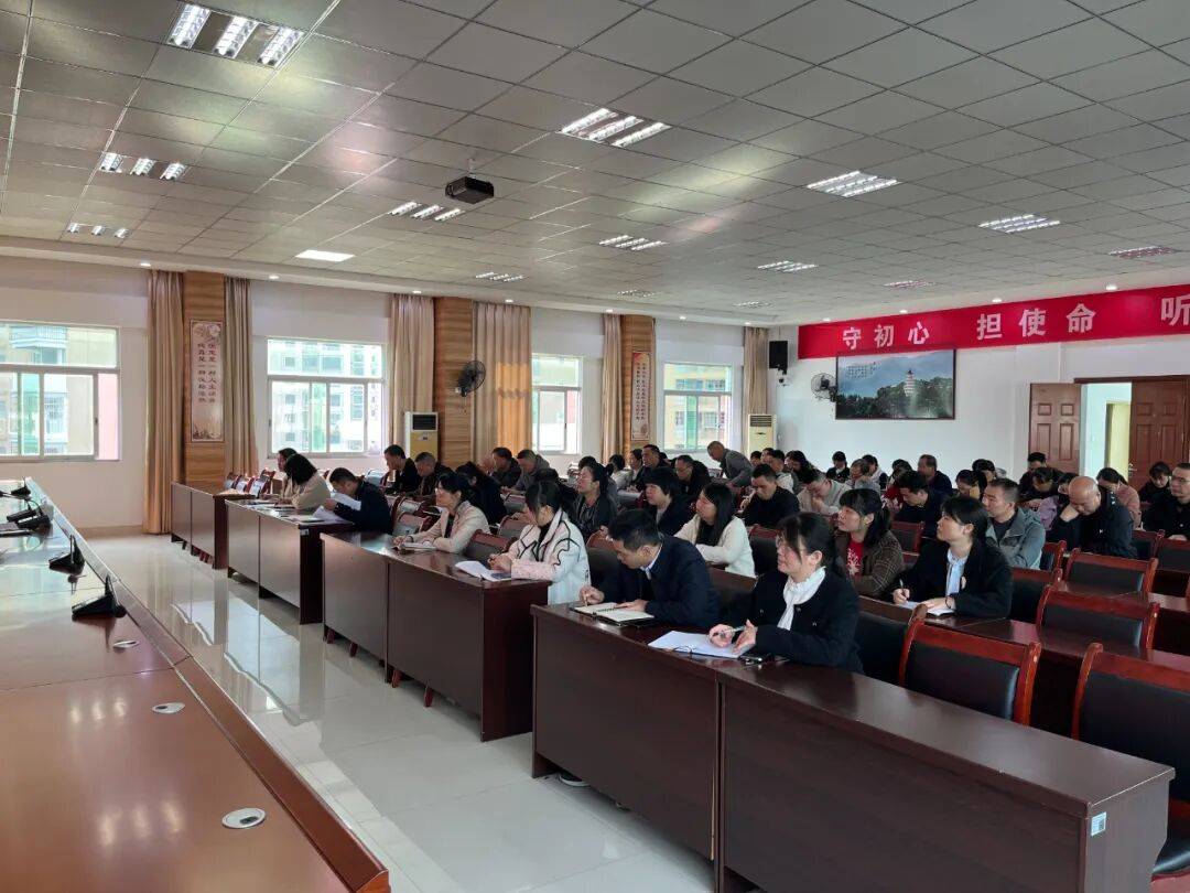 菁城街道深入学习贯彻党的二十届四中全会精神宣讲报告会顺利举行