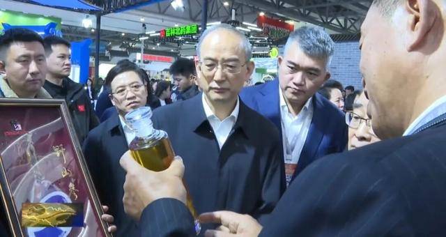 省委书记参观百年野山参<strong></p>
<p>比特币今日价格</strong>！吉林正举全省之力打造千亿级产业