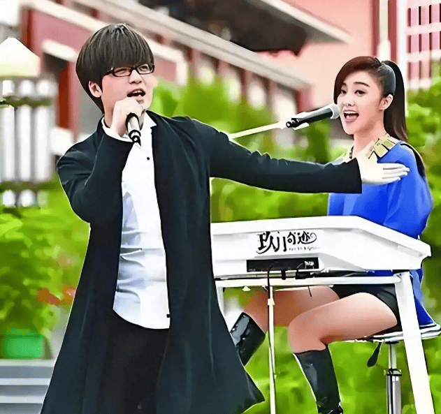 考古|玖月奇迹被曝已复婚<strong></p>
<p>比特币最新行情</strong>，王小玮疑似怀孕小腹隆起，为何两人至今不同台演出？