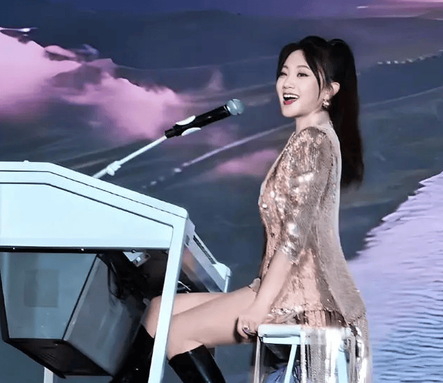 考古|玖月奇迹被曝已复婚<strong></p>
<p>比特币最新行情</strong>，王小玮疑似怀孕小腹隆起，为何两人至今不同台演出？