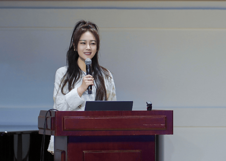 考古|玖月奇迹被曝已复婚<strong></p>
<p>比特币最新行情</strong>，王小玮疑似怀孕小腹隆起，为何两人至今不同台演出？