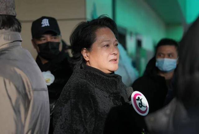 何晴之子追思：妈妈很喜欢雪<strong></p>
<p>比特币美元实时行情</strong>，北京这场雪好像是为她而下