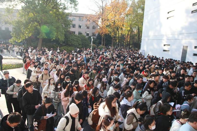 中年失业的地产人<strong></p>
<p>比特币美元</strong>,挤进考公“复活赛”