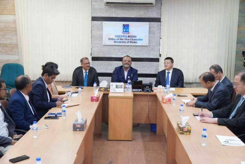 姚文大使调研援助孟达卡大学中孟合作项目