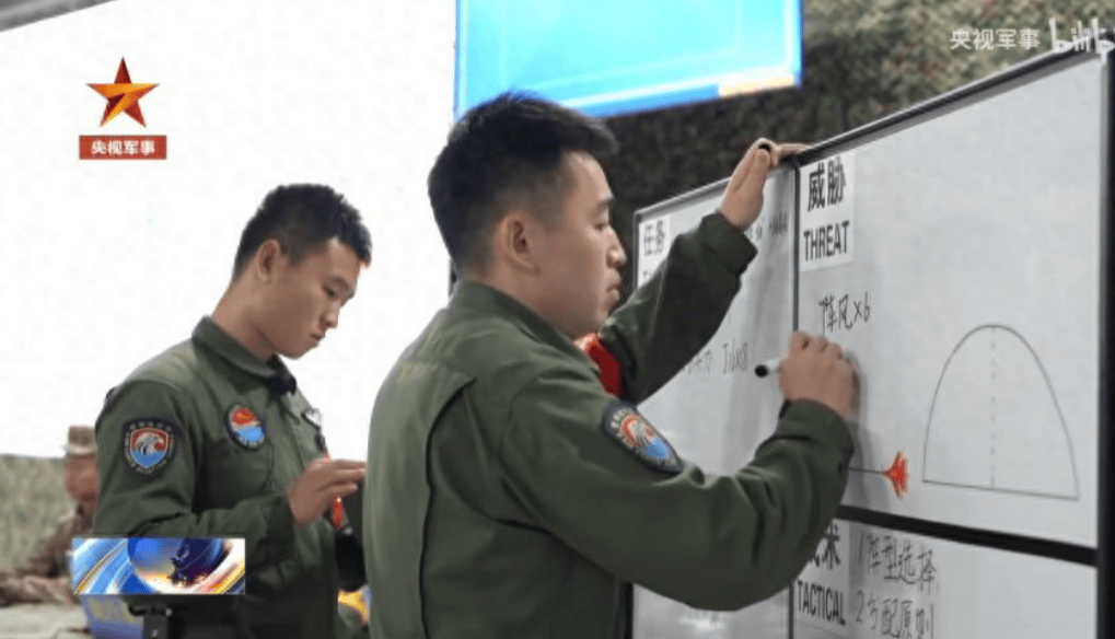 央视“泄露天机”:空军8架歼-16打6架阵风!网友称“杀鸡用牛刀”