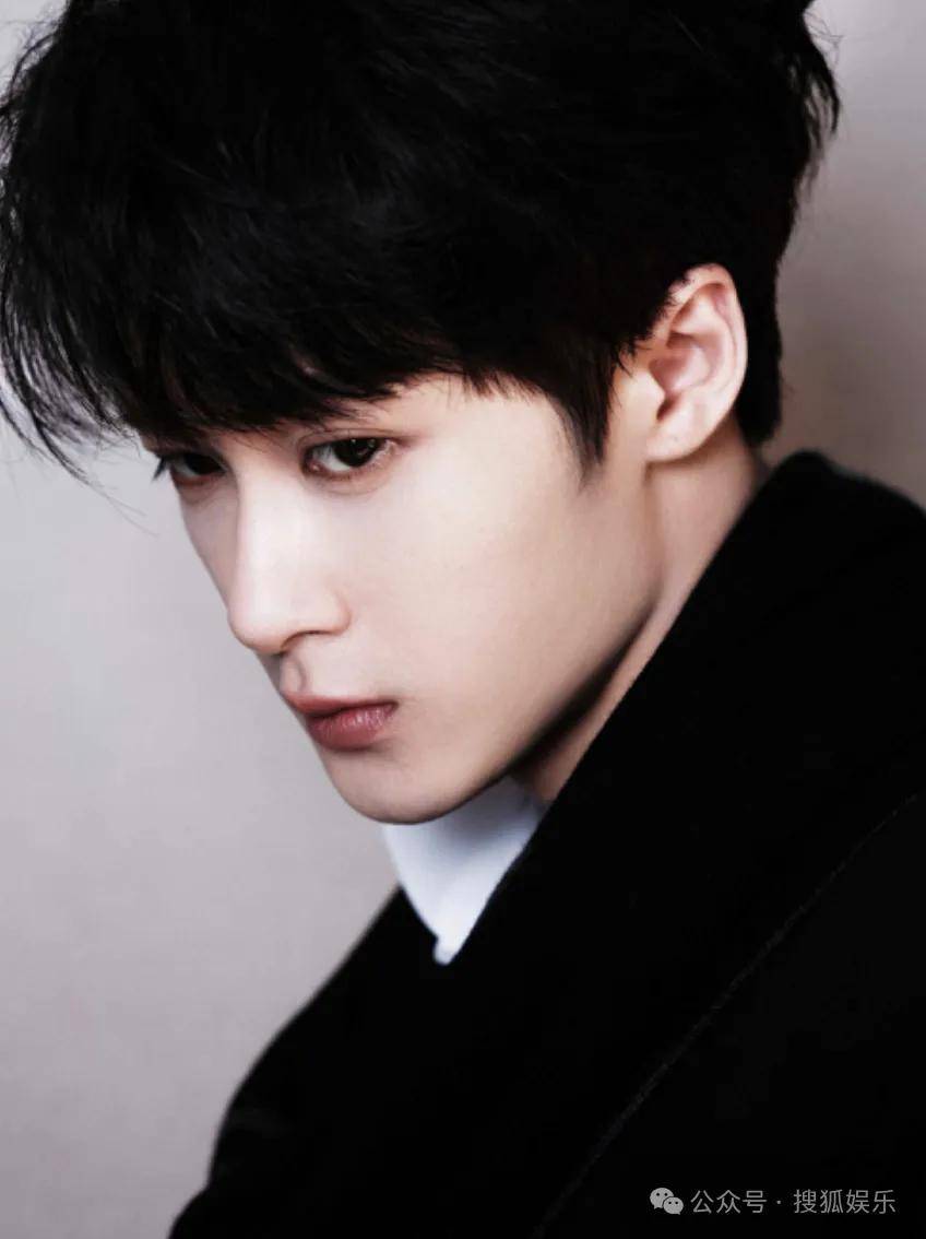 刚开年又曝一对相差15岁的恋情?他这一周两段绯闻真是连环暴击啊<strong></p>
<p>比特币中国</strong>!