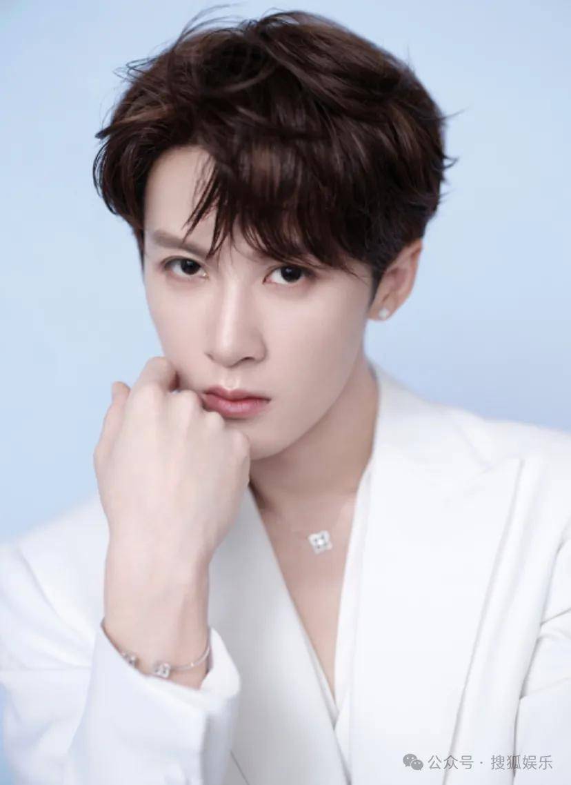 刚开年又曝一对相差15岁的恋情?他这一周两段绯闻真是连环暴击啊<strong></p>
<p>比特币中国</strong>!