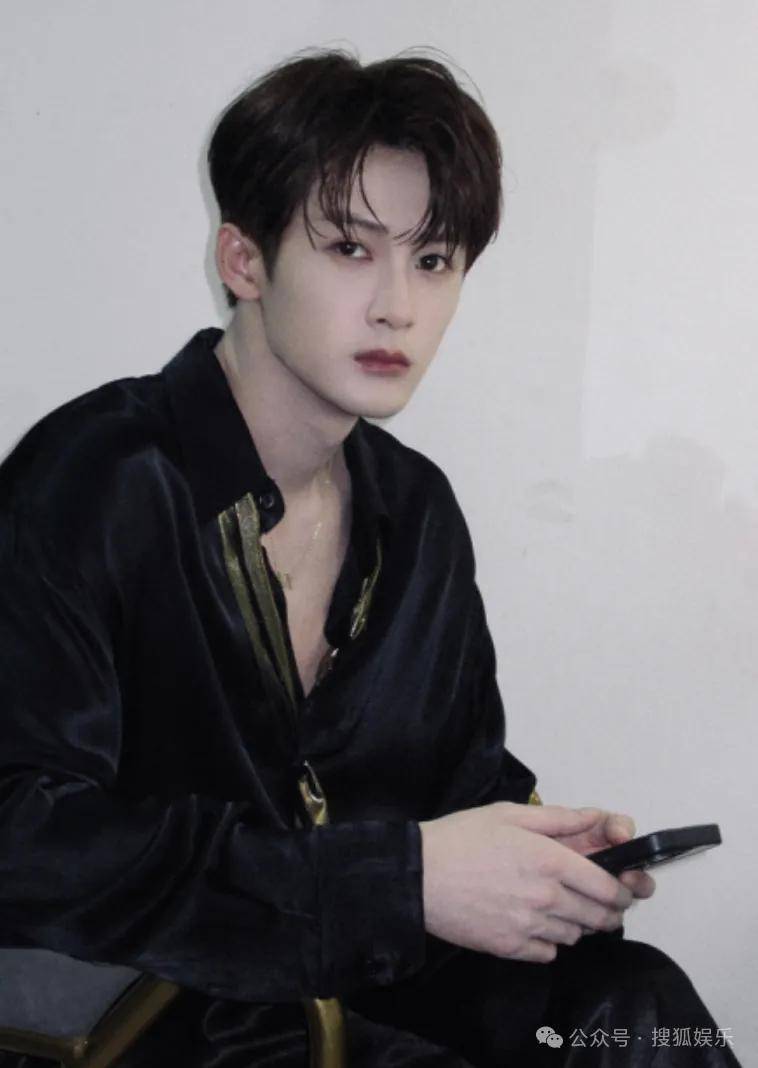 刚开年又曝一对相差15岁的恋情?他这一周两段绯闻真是连环暴击啊<strong></p>
<p>比特币中国</strong>!