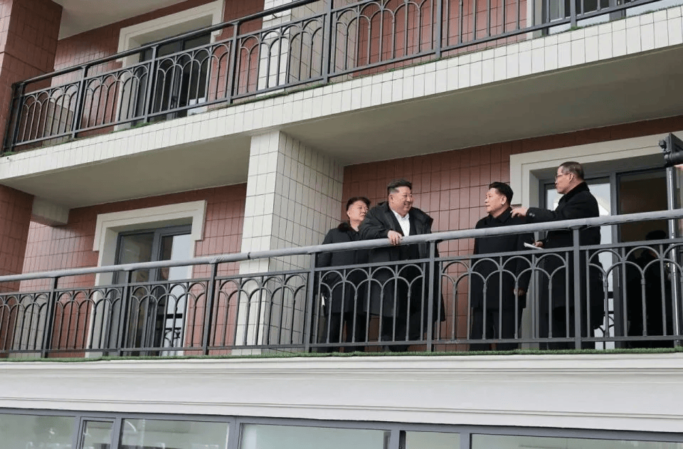 朝鲜“万套住宅”震撼亮相<strong></p>
<p>比特币价格实时行情</strong>,金正恩莅临现场指导感叹:潮流之作