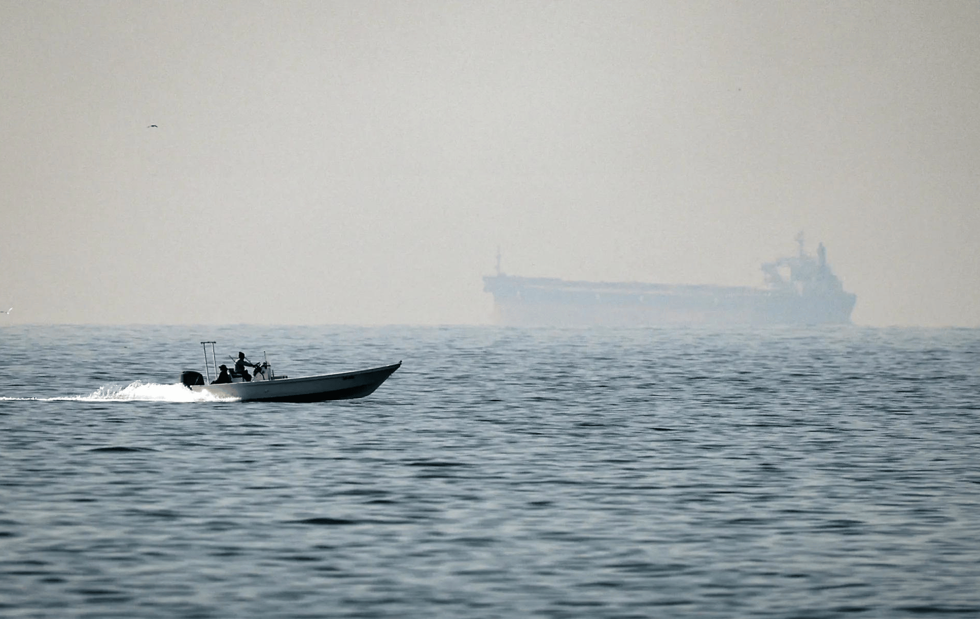 6000枚伊朗水雷还没放<strong></p>
<p>比特币交易网</strong>，布雷船先炸沉，特朗普警告：前所未有轰炸