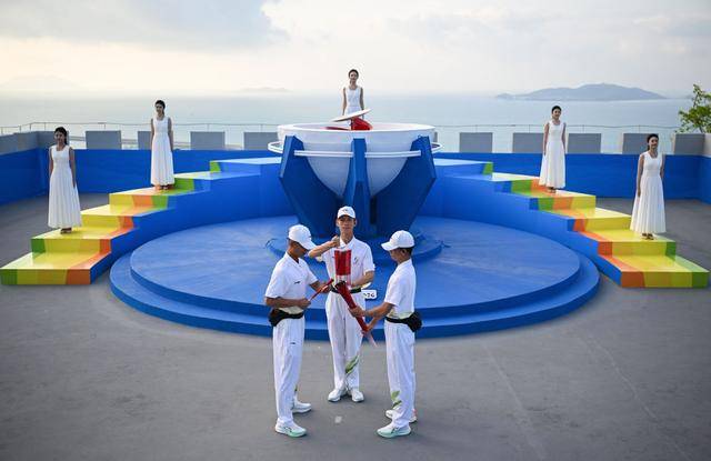 追光 | 74位火炬手<strong></p>
<p>315现货白银</strong>,把热情和海风一起传递