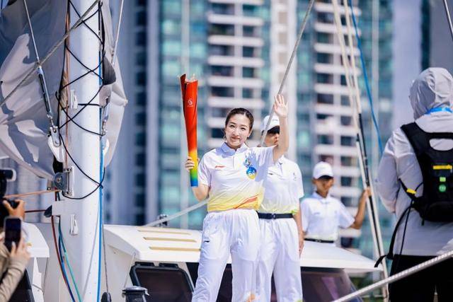 追光 | 74位火炬手<strong></p>
<p>315现货白银</strong>,把热情和海风一起传递