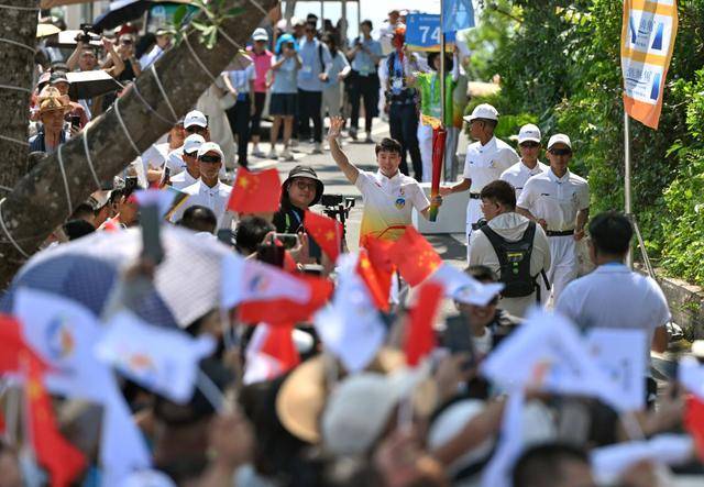 追光 | 74位火炬手<strong></p>
<p>315现货白银</strong>,把热情和海风一起传递