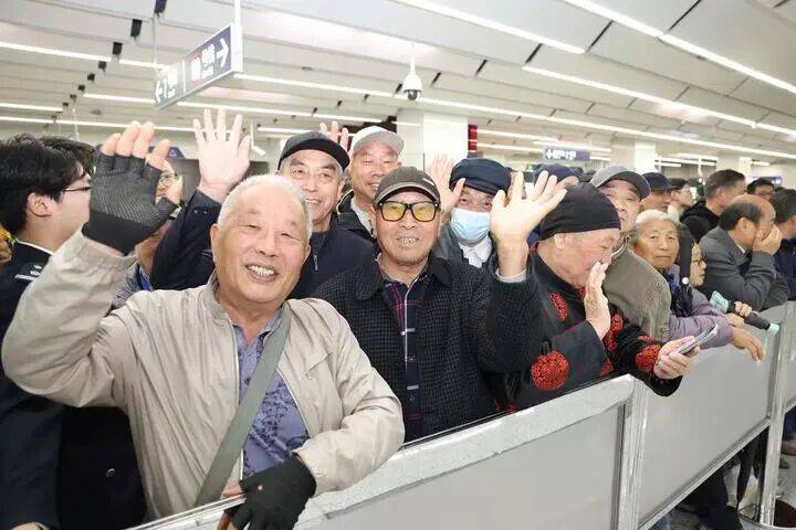 南京首条跨省地铁开通！乘客说：“我坐地铁不去哪里<strong></p>
<p>现货白银点差</strong>，就是高兴！”