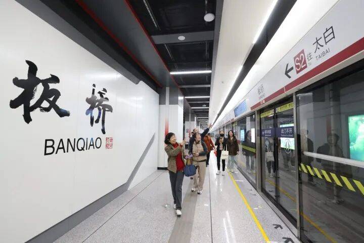 南京首条跨省地铁开通！乘客说：“我坐地铁不去哪里<strong></p>
<p>现货白银点差</strong>，就是高兴！”